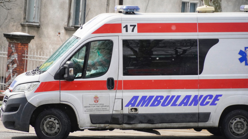 Saobraćajna nesreća u Aleksincu: U sudaru dva putnička vozila nastradala devojka (20)