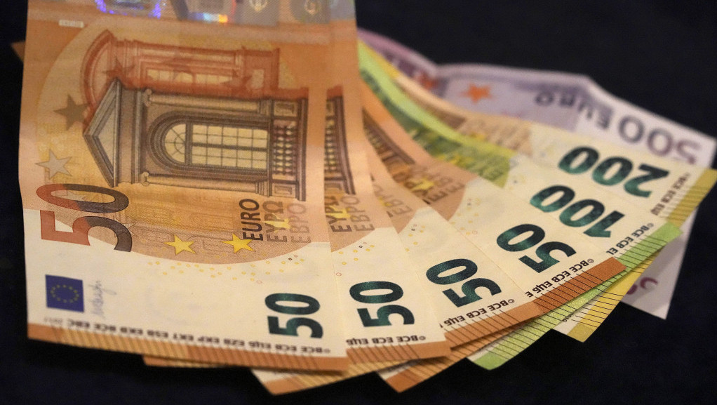 Građani najviše štede u evrima: Od nedavno u bankama čuvaju i rublje