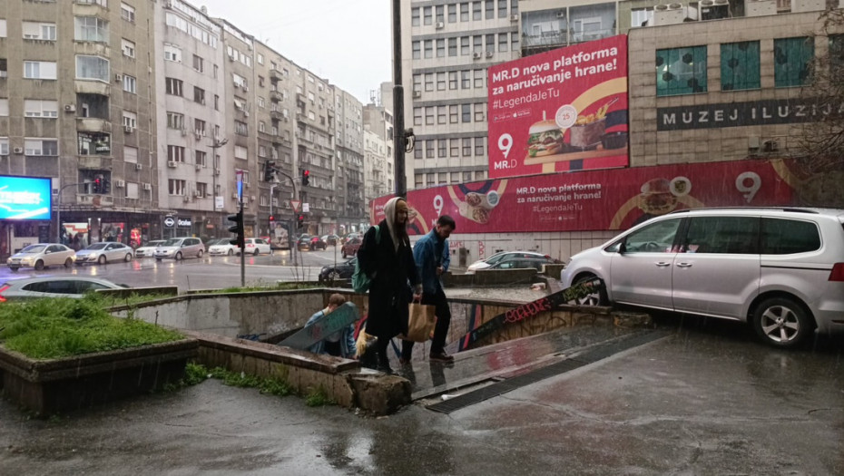 Vetar lomio drveće u Beogradu, u Obrenovcu padao grad