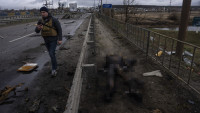 "Ljudi su upucani u potiljak": Uznemirujući prizori u "oslobođenoj" Buči, masovna grobnica i tela civila na ulicama