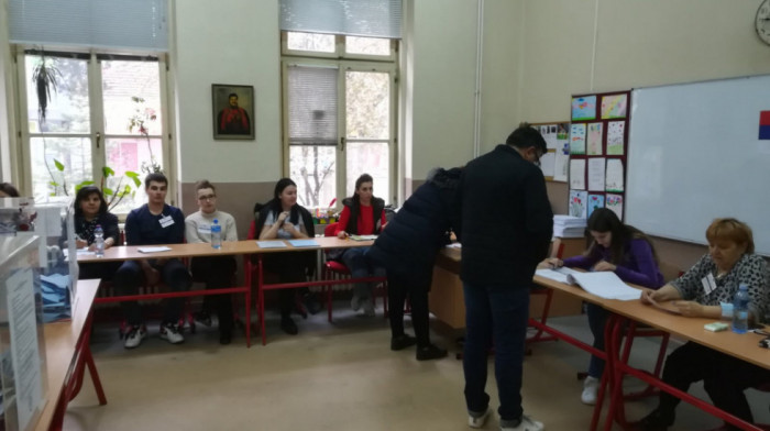 RIK: U Srbiji do 10 sati glasalo 9,59 odsto birača, najveća izlaznost u Karavukovu i Sivcu