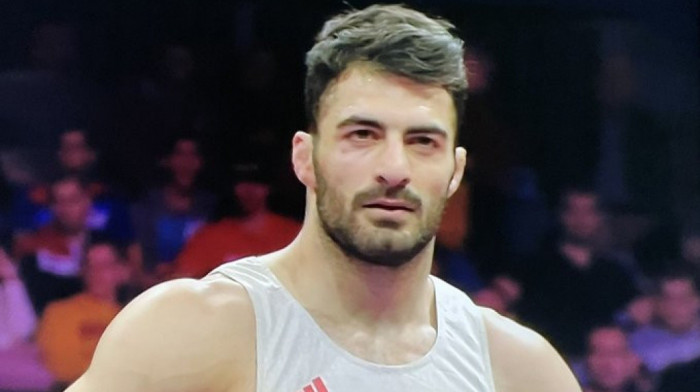 Zlato za Srbiju: Arsalan prvak sveta u rvanju