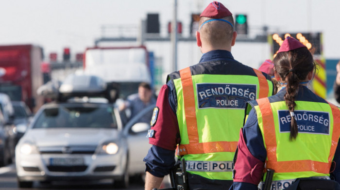 Pokušao da prokrijumčari 15 osoba u automobilu - tri osobe poginula, a 11 povređeno u nesreći u Mađarskoj