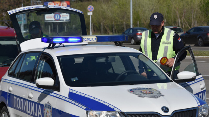 Policija dve osobe isključila iz saobraćaja: Vozio pod dejstvom kanabisa i bez položenog vozačkog ispita