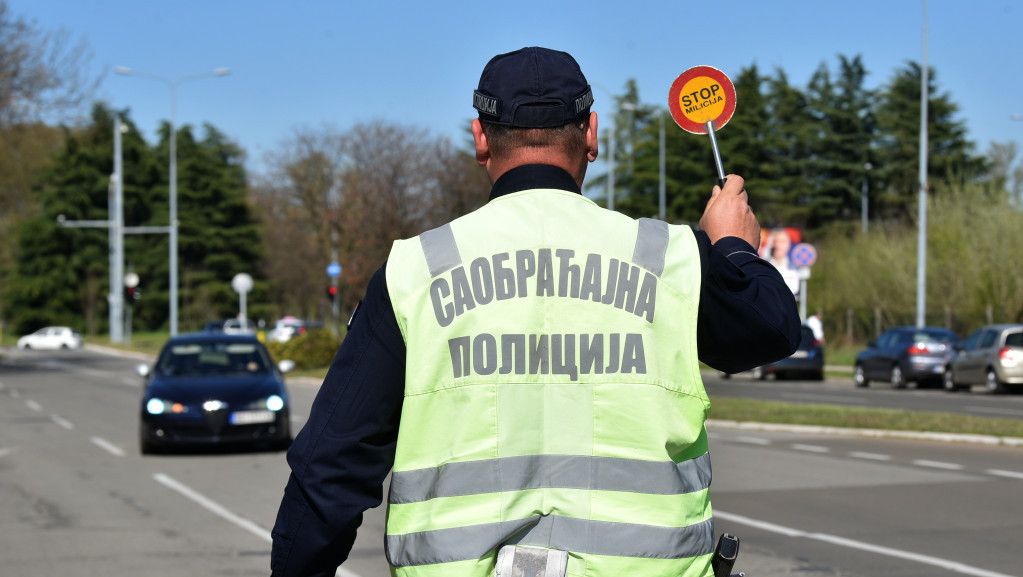 Presretači saobraćajne policije ovih dana na putevima u Sremu: Zaustavili Amerikanca koji je vozio 210 kilometara na čas