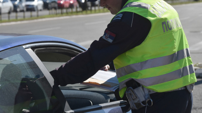 Pet saobraćajnih nezgoda u Novom Sadu: Za 24 sata povređeno devet osoba, policija sankcionisala 443 prekršaja