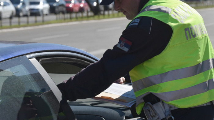 Pet saobraćajnih nezgoda u Novom Sadu: Za 24 sata povređeno devet osoba, policija sankcionisala 443 prekršaja