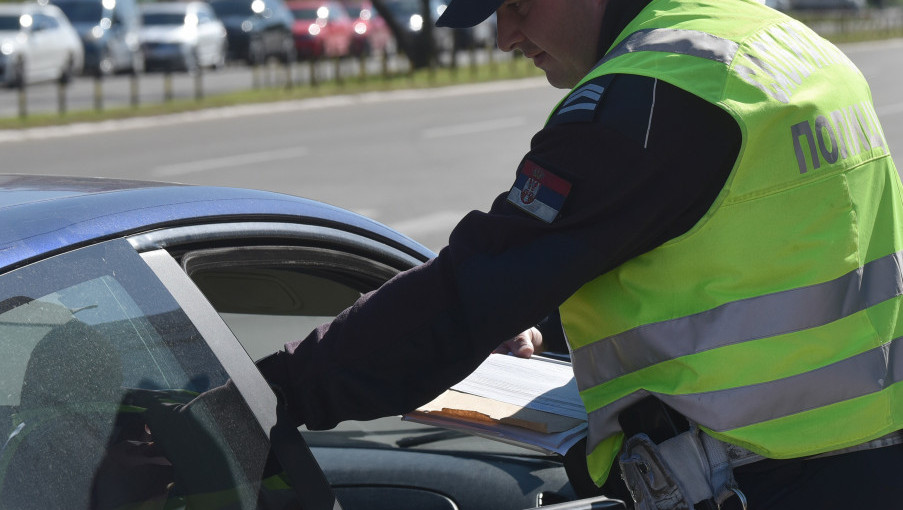 Pet saobraćajnih nezgoda u Novom Sadu: Za 24 sata povređeno devet osoba, policija sankcionisala 443 prekršaja