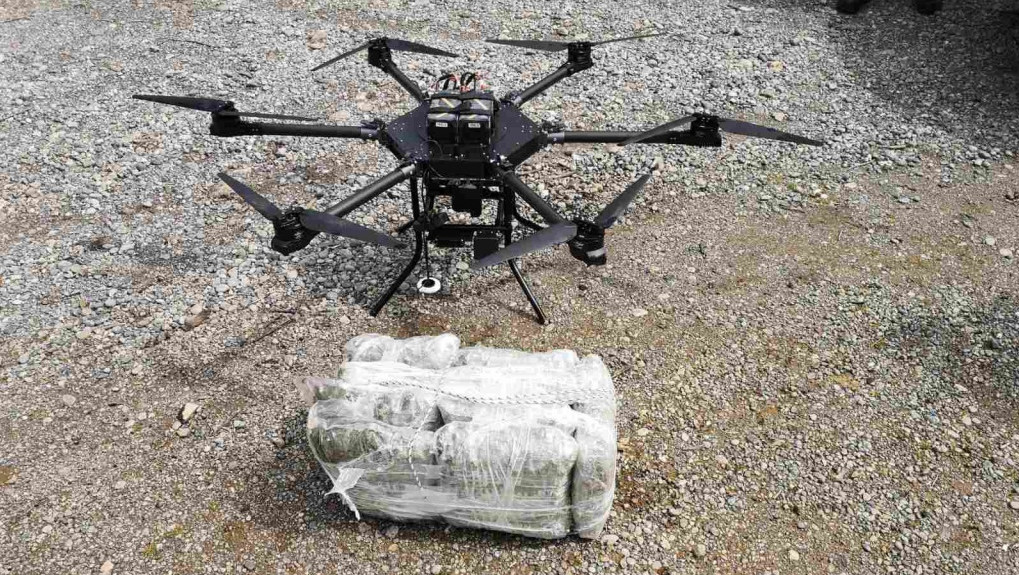 Dronom pokušali da "prebace" devet kilograma marihuane, policija bespilotnu letelicu otkrila kod Skadarskog jezera