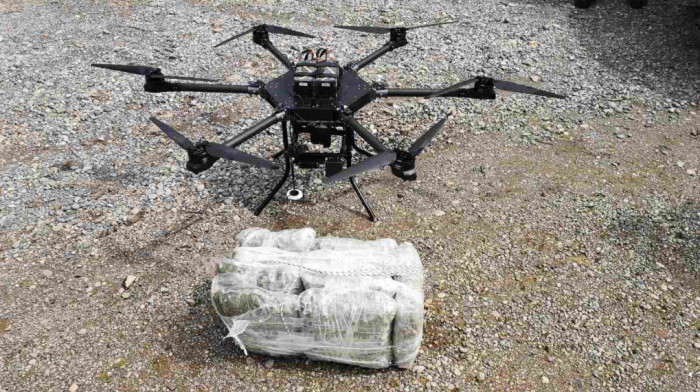 Dronom pokušali da "prebace" devet kilograma marihuane, policija bespilotnu letelicu otkrila kod Skadarskog jezera