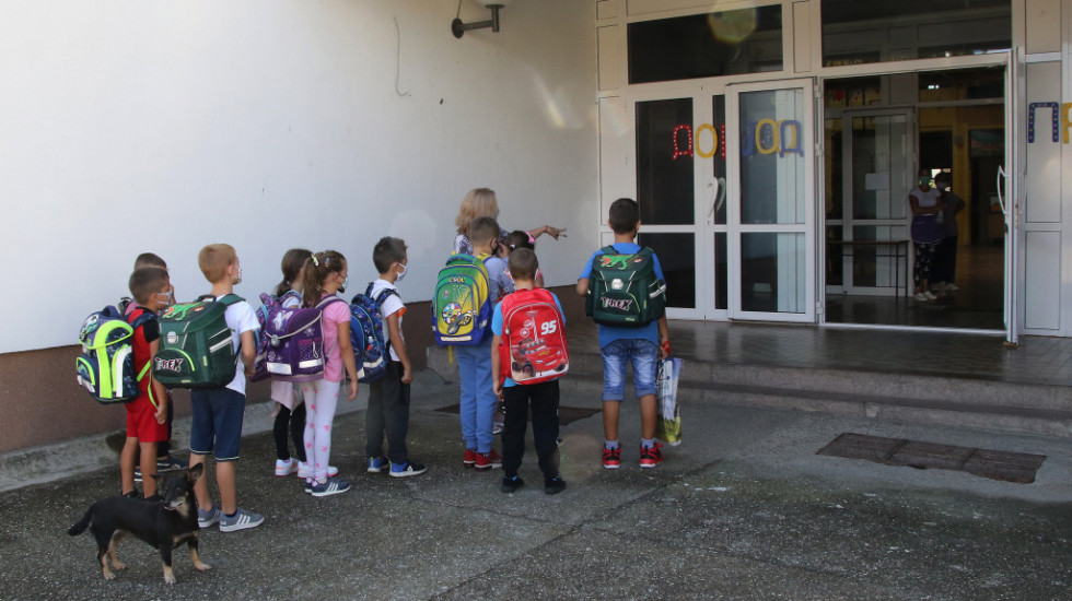 Šta je dovelo do disbalansa u broju učenika u školama u Srbiji – jedne prenatrpane, druge pred gašenjem