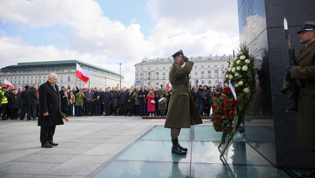 Sirene u Poljskoj: Obeležena godišnjica pada predsedničkog aviona u kojoj je stradao Leh Kačinjski