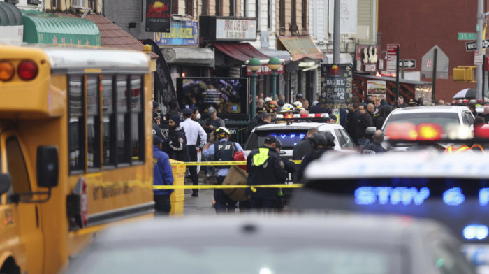 Najmanje 16 povređenih u pucnjavi na stanici metroa u Njujorku, u toku potera za osumnjičenim