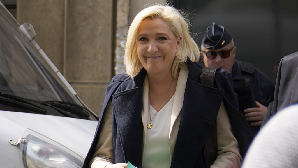 Marin le Pen pogođena jajetom u glavu tokom posete severu Francuske