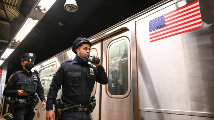 Najmanje 20 ljudi lakše povređeno kada je voz metroa u Njujorku iskočio iz šina