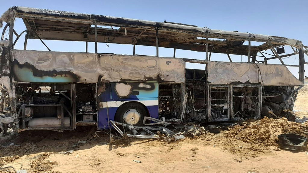 Zapalio se turistički autobus u Egiptu, najmanje 10 osoba stradalo