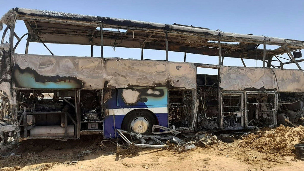 Zapalio se turistički autobus u Egiptu, najmanje 10 osoba stradalo