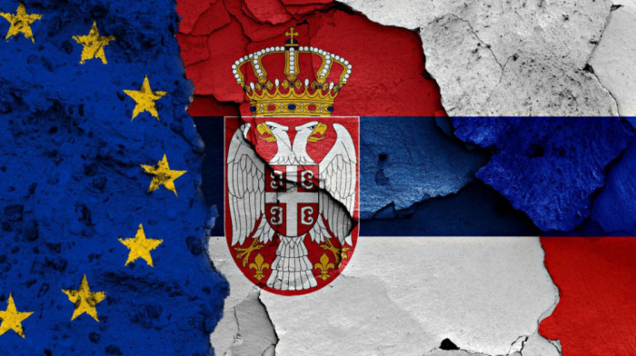 Šest meseci rata u Ukrajini: Diplomatska igra Srbije između "čekića i nakovnja"