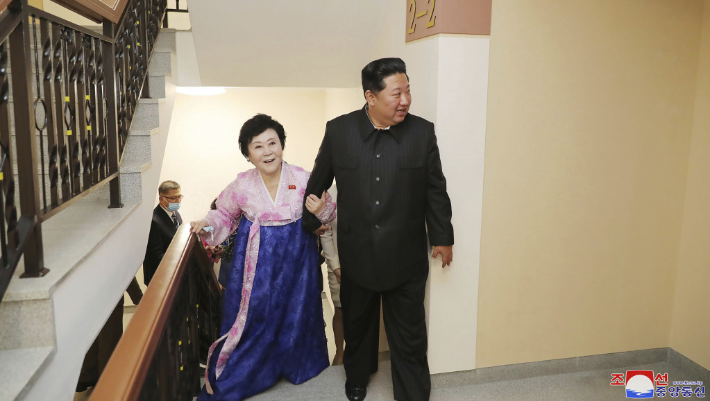 Luksuz u Severnoj Koreji: Kim Džong Un lično uveo "narodnu spikerku" u novi stan