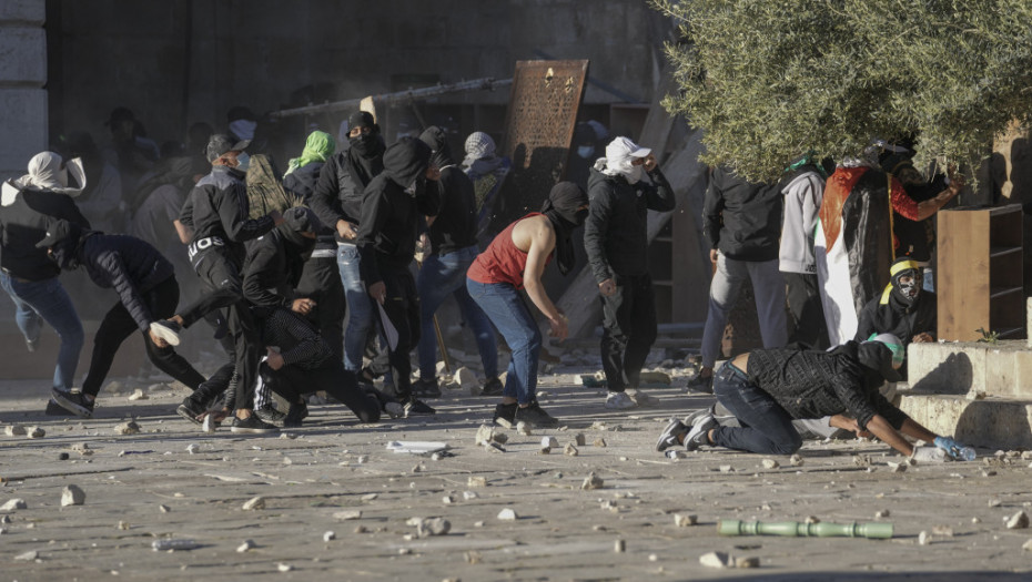 Sukobi u džamiji Al-Aksa, povređeno 20 Palestinaca