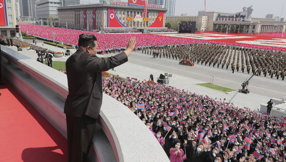 Nacionalni praznik u čast osnivača države: Severna Koreja obeležila Dan sunca uz ples i vatromet, bez vojne parade