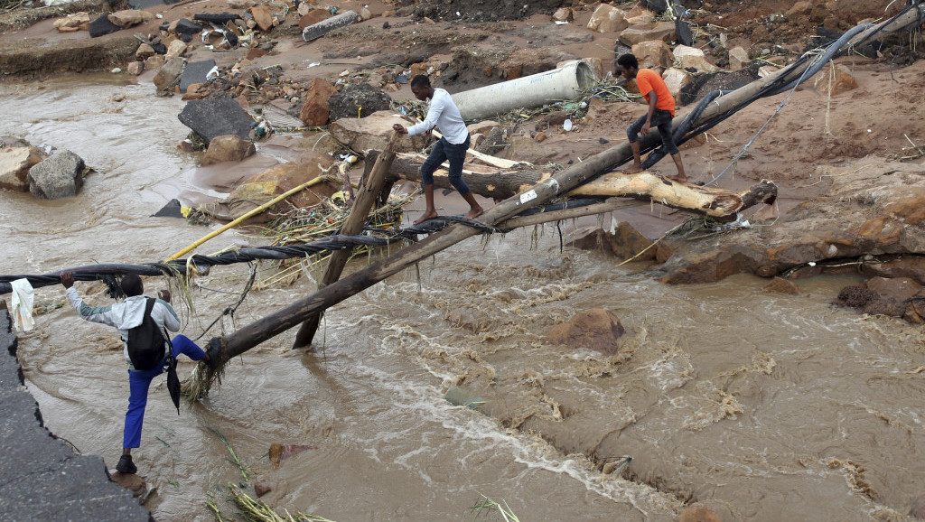 U poplavama u Južnoj Africi nastradale 443 osobe, nestale 63
