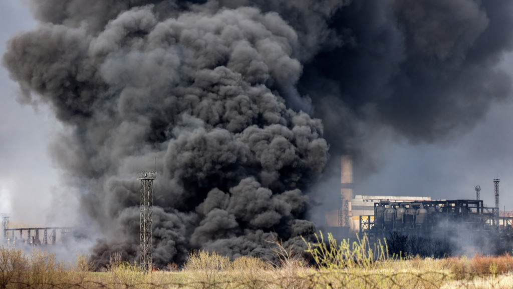 Veliki požar na istoku Ukrajine, ruske snage granatirale rafineriju nafte