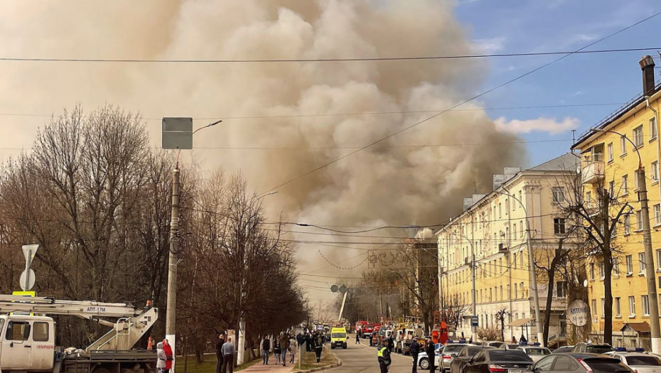 Jedna osoba poginula, 30 povređenih u požaru u vojnoj zgradi u Rusiji
