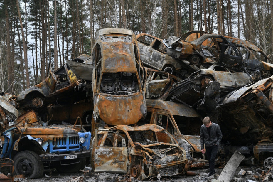 Oštećena i zapaljena vozila u Marijupolju