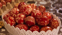 Veliki petak na Kosovu i Metohiji: Malobrojni Srbi s radošću dočekuju praznik, u Orahovcu poseban običaj farbanja jaja