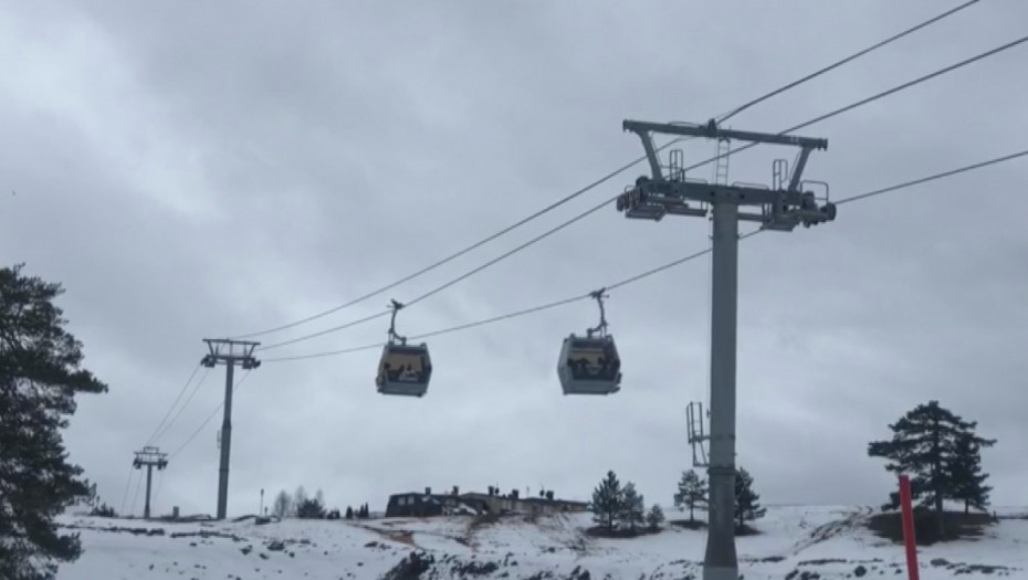 Jak vetar zaustavio najveću turističku atrakciju na Zlatiboru: Gondola nastavlja da radi kad se stabilizuje vreme