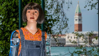 "Umetnica" koja je i sama delo konceptualne umetnosti: Robot Ai-Da izlaže na Bijenalu u Veneciji