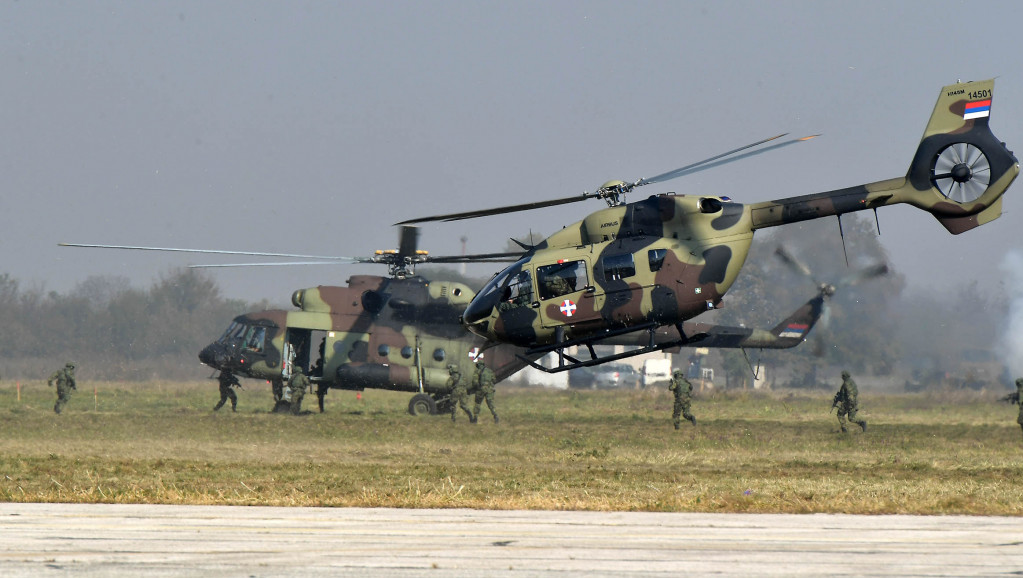 Vojska Srbije uvežbava gašenje požara iz vazduha: Helikopteri Mi-17 i H-145 spremni za vanredne situacije