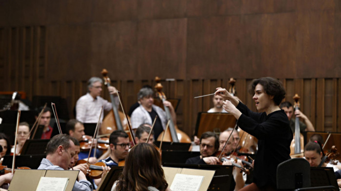 Dirigentkinja, virtuoz na violini i zanosni repertoar na filharmonijskom koncertu