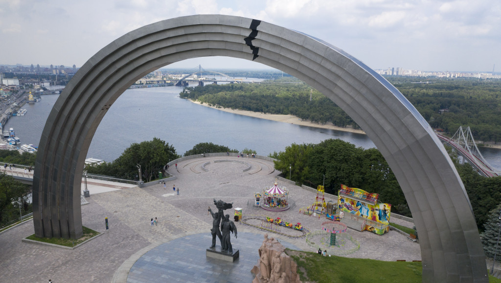 Demontira se spomenik ruskim i ukrajinskim radnicima u Kijevu, Kličko predlaže promenu imena