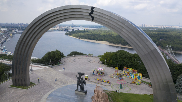 Demontira se spomenik ruskim i ukrajinskim radnicima u Kijevu, Kličko predlaže promenu imena