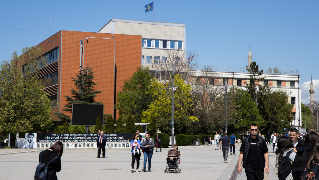 Lažna dojava o bombi na prištinskom univerzitetu, dvorište Rektorata bilo blokirano nekoliko sati