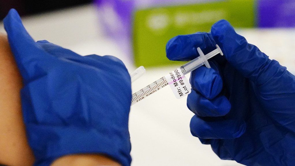 Prva bivalentna vakcina protiv korone odobrena u Velikoj Britaniji