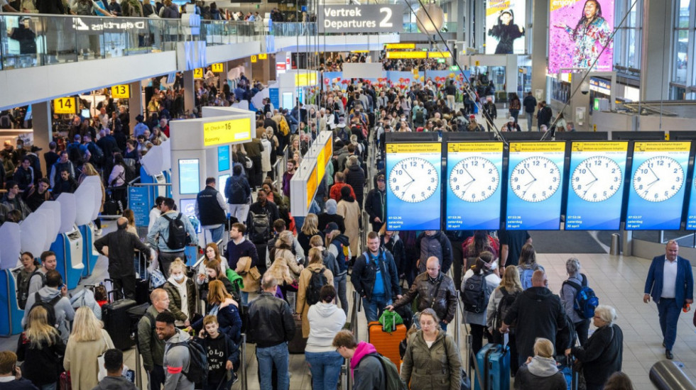 Haos na aerodromu u Amsterdamu: Brojni letovi otkazani, putnici se žale na lošu organizaciju