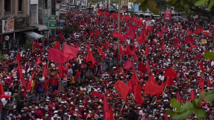 Protest opozicije u Šri Lanki: "Mnogi pate zbog cena goriva i hrane, za sve postoje redovi"