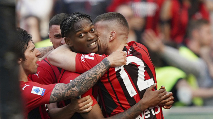 Milan traži pobedu u Veroni za povratak na čelo Serije A
