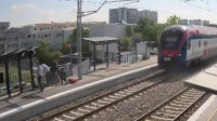 Železnice o incidentu na Tošinom bunaru: Izbegnuta tragedija, žena pokušala da pređe prugu ispred brzog voza