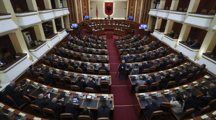 Albanski parlament odbacio amandman o trajnoj finansijskoj vojnoj pomoći za KiM
