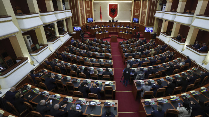 Albanski parlament odbacio rezoluciju o Srebrenici