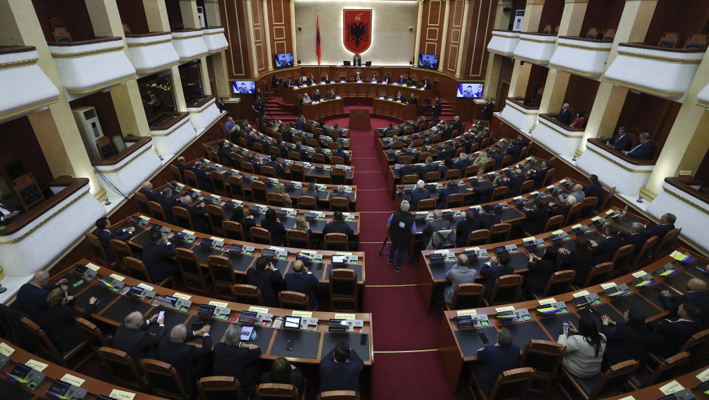 Blokiran rad albanskog parlamenta: Prekinuta plenarna sednica zbog fizičkog obračuna