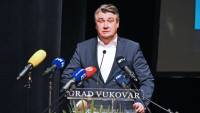 Milanović u Vukovaru odlikovao ratne veterane