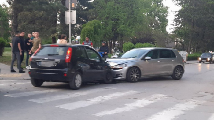 "Čuli smo škripu kočnica i jak udar": Direktan sudar automobila na pešačkom prelazu u Čačku