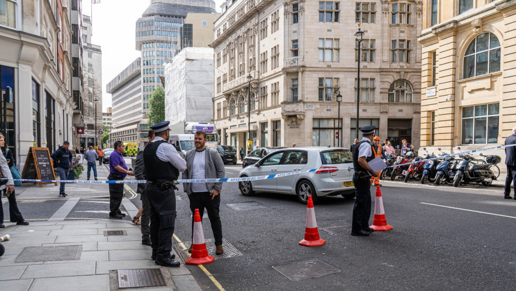 Britanska policija istražuje sumnjivo vozilo u Vestminsteru, zatvorene ulice u blizini Džonsonove kancelarije