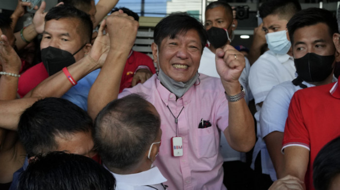 "Ne sudite mi po precima, već po delima": Sin svrgnutog filipinskog lidera biće novi predsednik