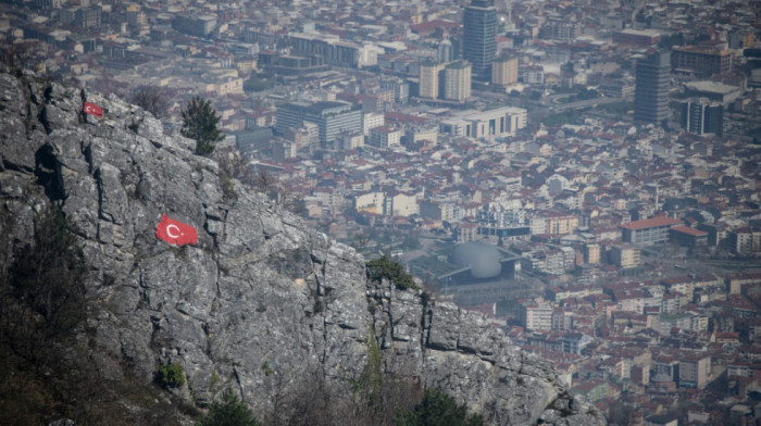 Srušio se plafon u tržnom centru u Bursi, strahuje se da ima mrtvih